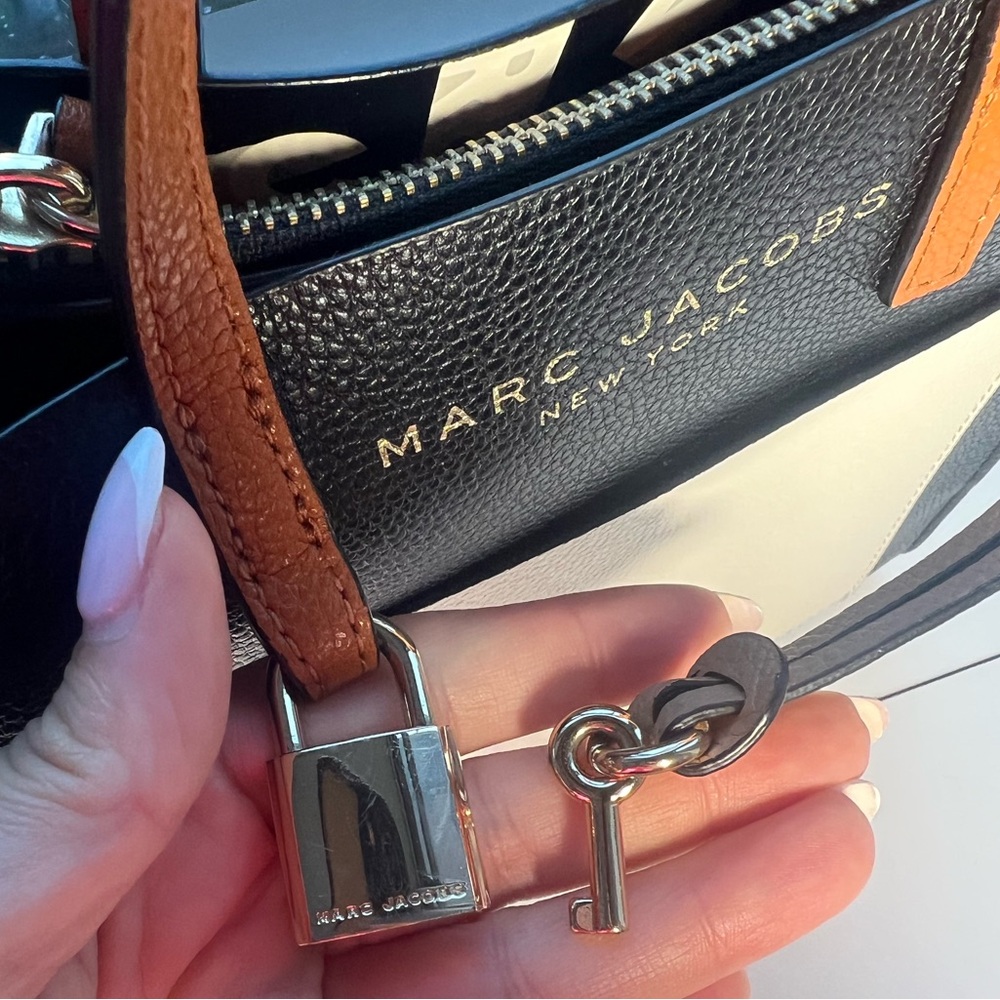 Marc Jacobs Black & Cream Leather Tote - Picture 7 of 11